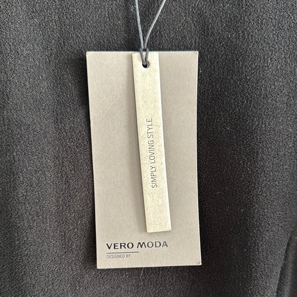 VERO MODA l NWT Medium Elegant Black Dress - Picture 3 of 7